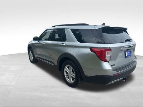 Used 2023 Ford Explorer XLT w/ Equipment Group 202A AWD/4WD image 4
