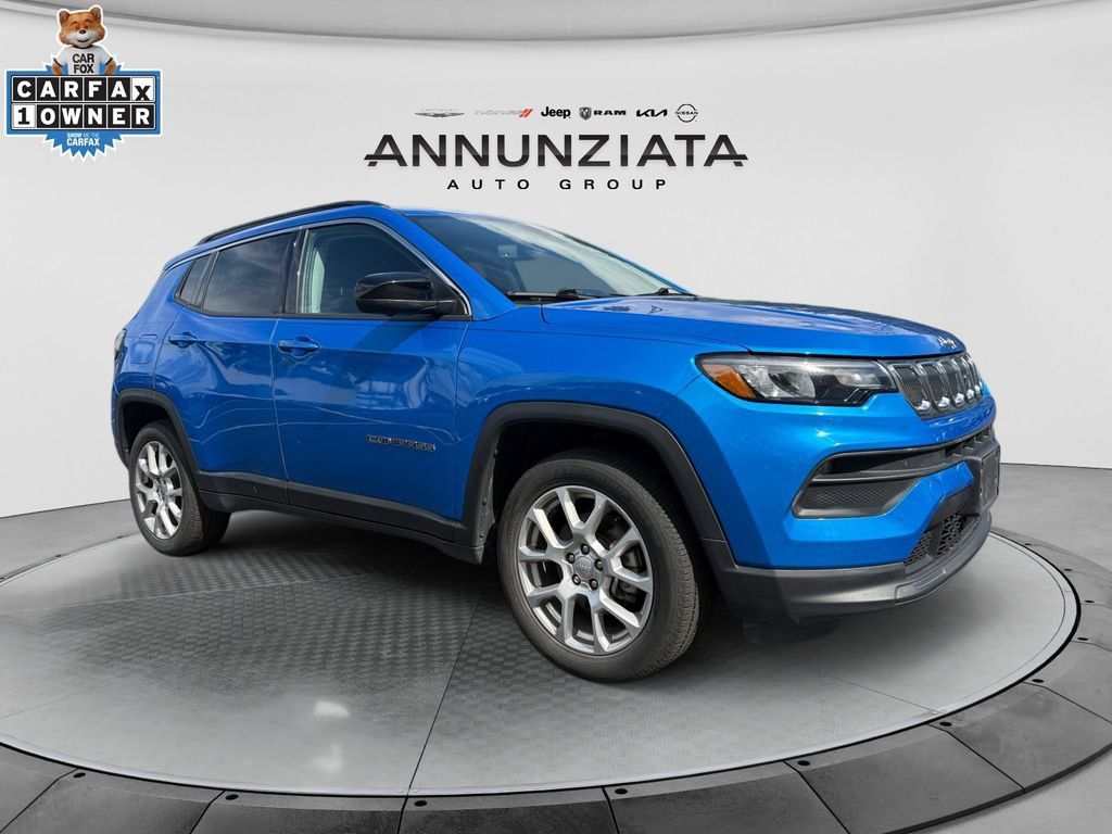 Used 2022 Jeep Compass Latitude w/ Sun and Sound Group AWD/4WD image 7