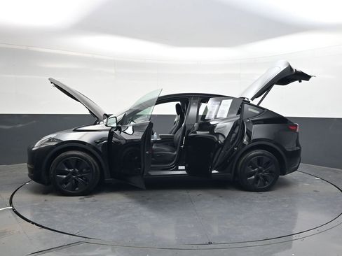 Used 2025 Tesla Model Y Long Range image 32