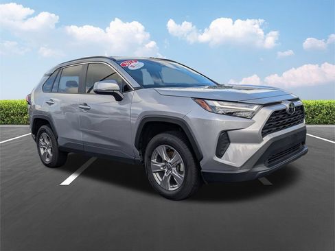 Used 2024 Toyota RAV4 XLE AWD/4WD image 2