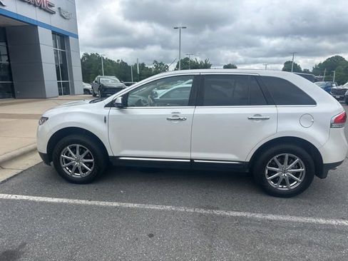 Used 2012 Lincoln MKX FWD image 4
