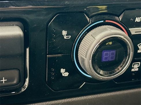 Used 2022 Chevrolet Silverado 1500 LT w/ Z71 Off-Road Package image 20