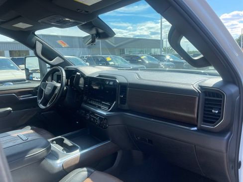 Used 2024 Chevrolet Silverado 2500 High Country w/ High Country Premium Package AWD/4WD image 17