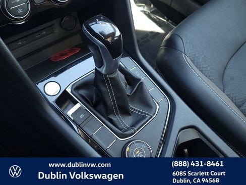 Used 2022 Volkswagen Taos SEL image 18