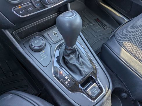 Used 2020 Jeep Cherokee Limited AWD/4WD image 14