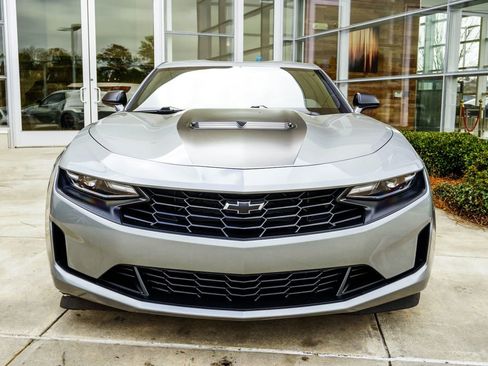 Used 2023 Chevrolet Camaro LT RWD image 7