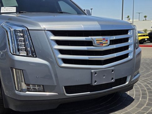 Used 2016 Cadillac Escalade ESV Luxury AWD/4WD image 9