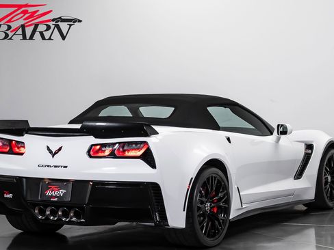 Used 2015 Chevrolet Corvette Z06 w/ 3LZ Preferred Equipment Group RWD image 13