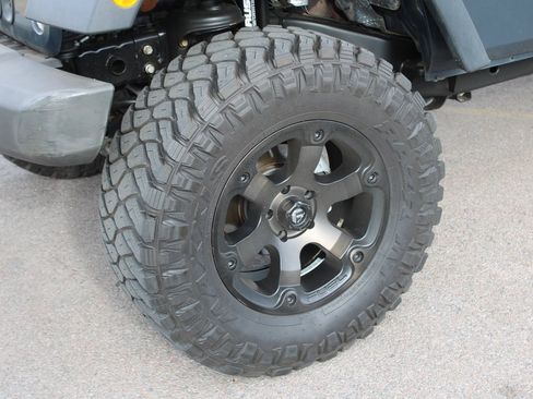 Used 2016 Jeep Wrangler Unlimited Sport image 12