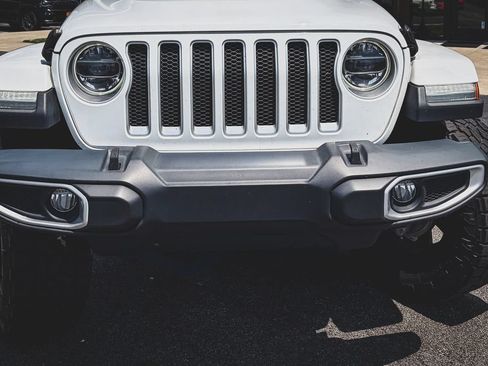 Used 2018 Jeep Wrangler Unlimited Sahara w/ Dual Top Group AWD/4WD image 3