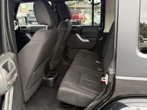 Used 2015 Jeep Wrangler Unlimited Sahara w/ Connectivity Group AWD/4WD image 23