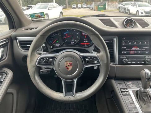 Used 2017 Porsche Macan SUV image 37