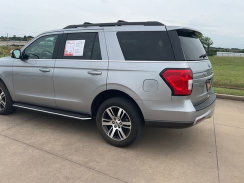 Used 2023 Ford Expedition XLT RWD image 7