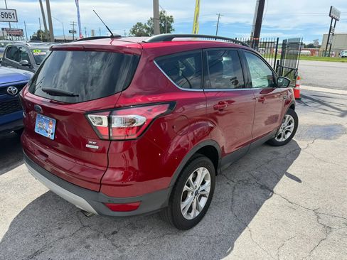 Used 2017 Ford Escape SE w/ SE Leather Comfort Package FWD image 4