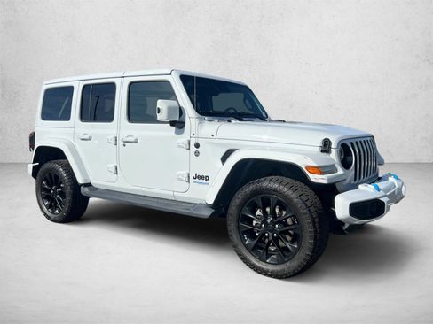 Used 2021 Jeep Wrangler Unlimited Sahara AWD/4WD image 3