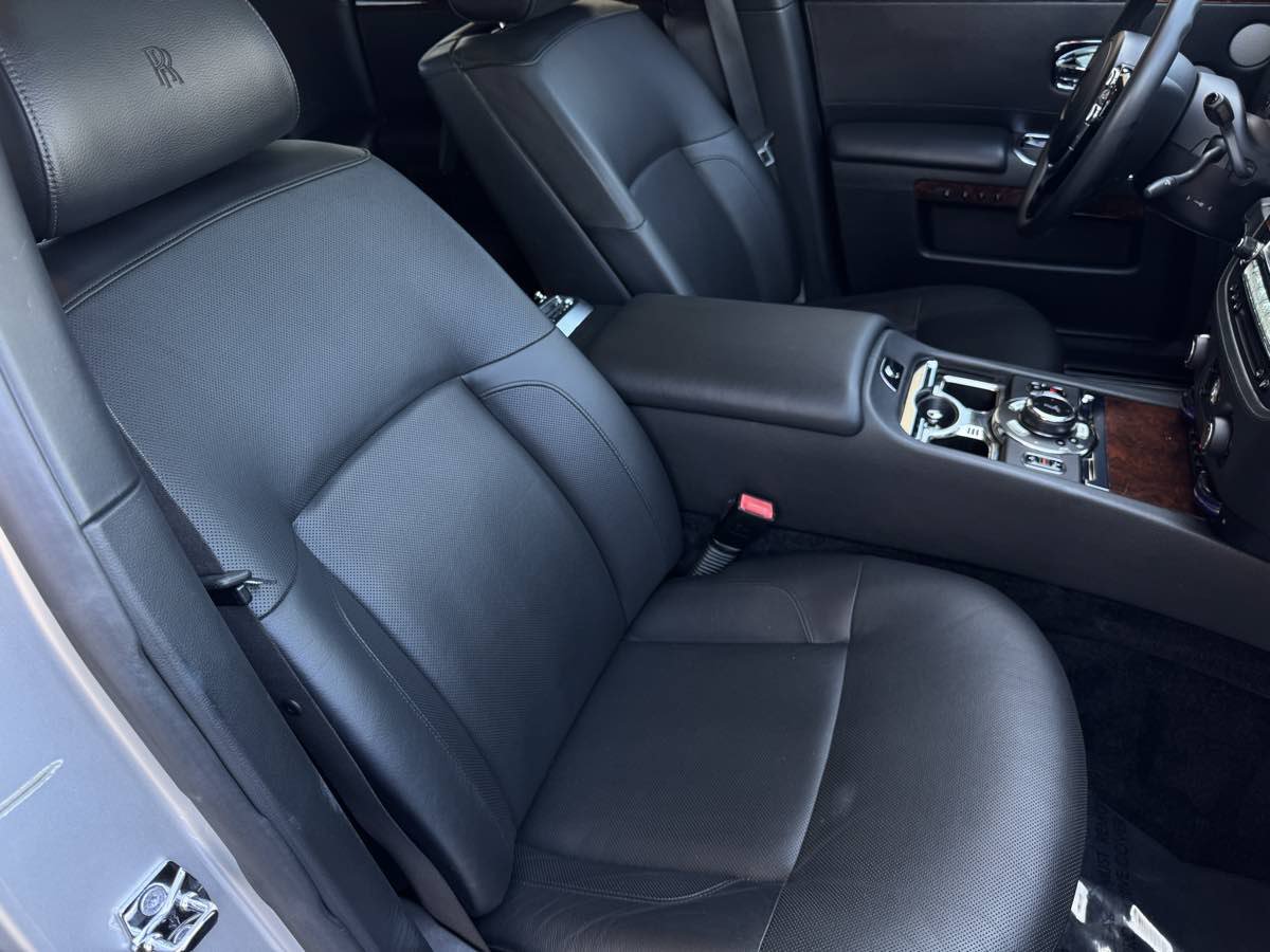 Used 2014 Rolls-Royce Ghost RWD image 25