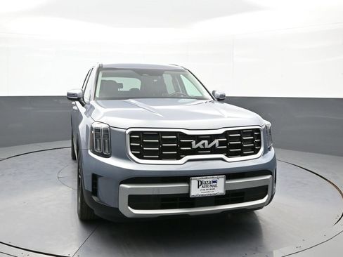 Certified 2023 Kia Telluride S image 3