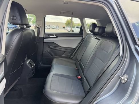 Used 2022 Volkswagen Taos SE FWD image 26