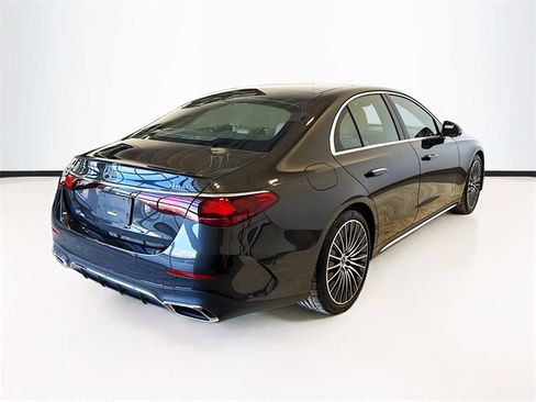 Used 2024 Mercedes-Benz E 350 4MATIC Sedan image 5
