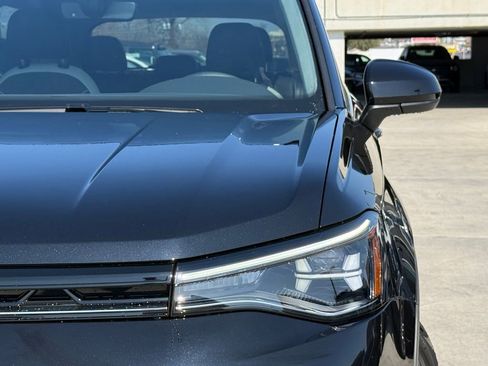 New 2026 Volkswagen Taos SE FWD image 3