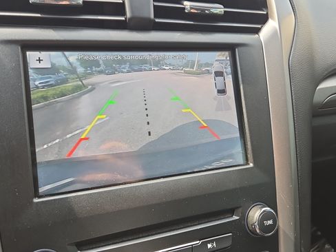 Used 2017 Ford Fusion SE w/ Equipment Group 201A FWD image 28