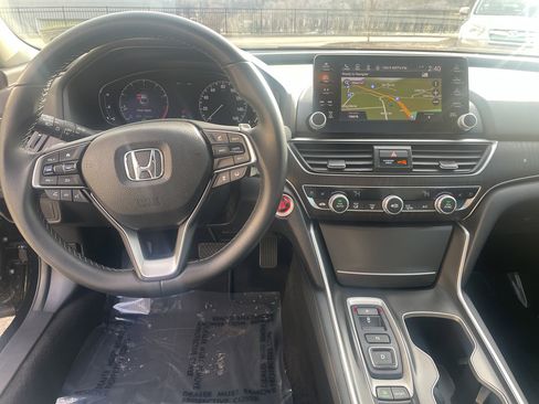Used 2018 Honda Accord Touring image 16