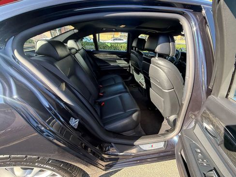 Used 2014 BMW 750i image 16