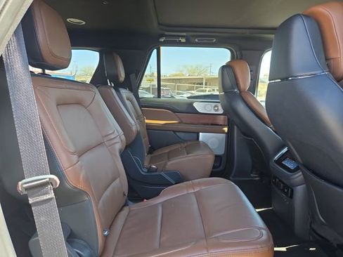 Used 2022 Lincoln Navigator Reserve image 15