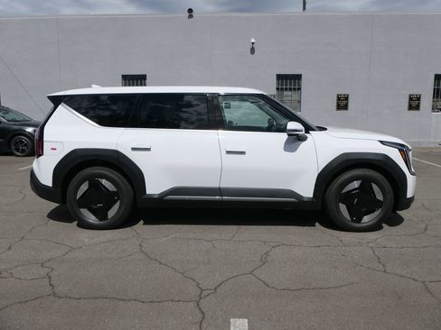 New 2026 Kia EV9 Light image 2