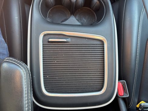 Used 2024 Chrysler Pacifica Touring-L image 38