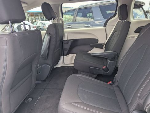 Used 2022 Chrysler Voyager LX FWD image 30
