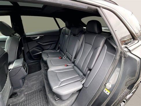 Used 2019 Audi Q8 Premium Plus w/ Premium Plus image 25