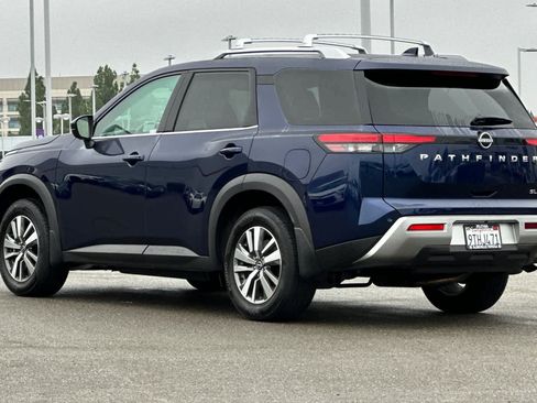 Used 2025 Nissan Pathfinder SL w/ Cargo Package image 7