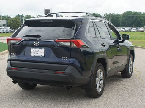 Used 2025 Toyota RAV4 XLE AWD/4WD image 21
