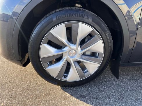 Used 2024 Tesla Model Y Long Range image 9