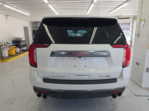 Used 2022 GMC Yukon XL AT4 image 4