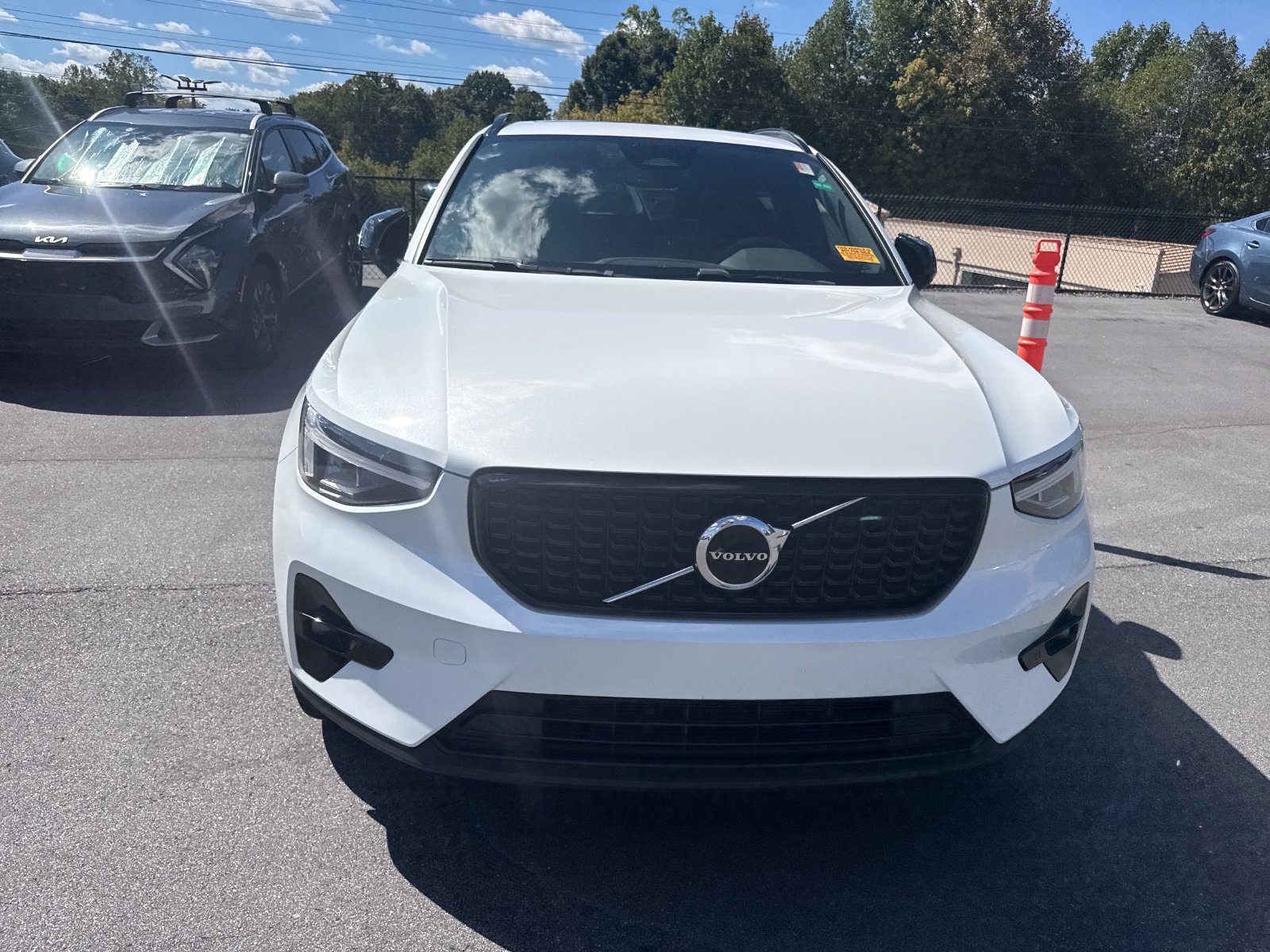 Used 2023 Volvo XC40 B5 Plus w/ Protection Package Premier AWD/4WD image 4