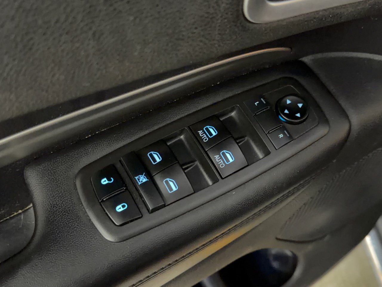 Used 2020 Dodge Durango SXT w/ 3rd Row Seating Group RWD image 15
