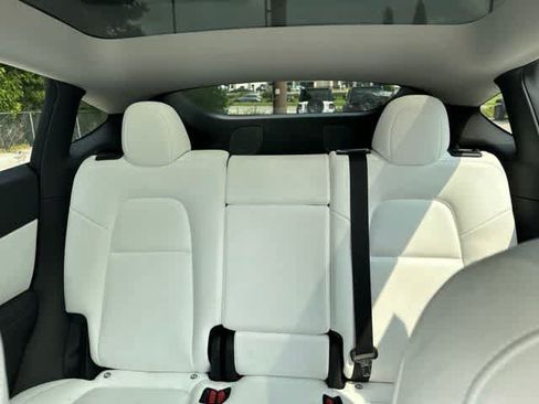 Used 2021 Tesla Model Y Long Range AWD/4WD image 5