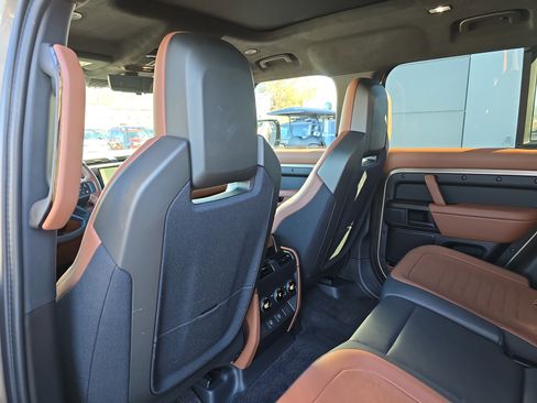 Certified 2025 Land Rover Defender 110 image 17