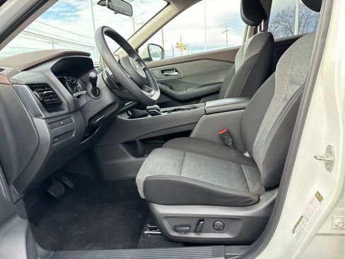 Used 2021 Nissan Rogue SV image 8