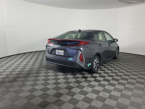 Used 2017 Toyota Prius Prime Advanced image 4