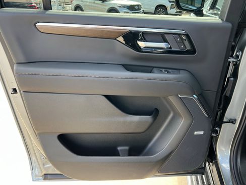 New 2026 Chevrolet Suburban High Country image 19