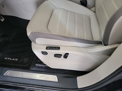 Used 2022 Volkswagen Atlas SEL Premium image 13