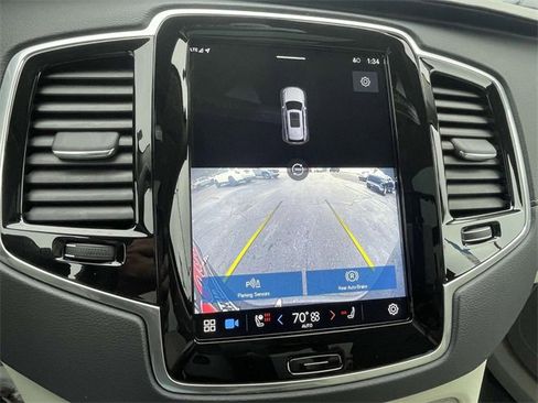 Used 2023 Volvo XC90 B6 Ultimate w/ Lounge Package image 18