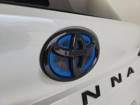 Used 2023 Toyota Sienna XSE FWD image 10