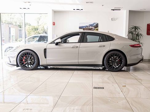 Used 2019 Porsche Panamera image 6