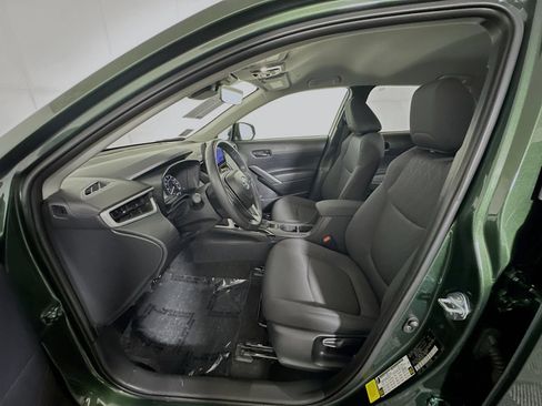 Used 2025 Toyota Corolla Cross LE image 12