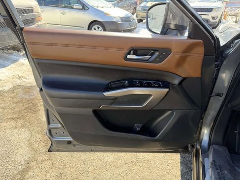 Used 2024 Nissan Pathfinder Platinum image 27