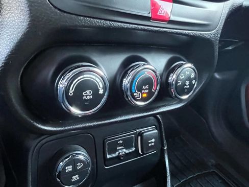 Used 2016 Jeep Renegade Trailhawk image 21